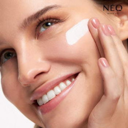 Baza tonująco-wygładzająca: HD BLURRING EFFECT