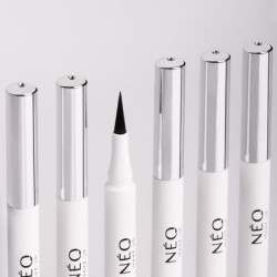 Ultra precyzyjny eyeliner: BLACK