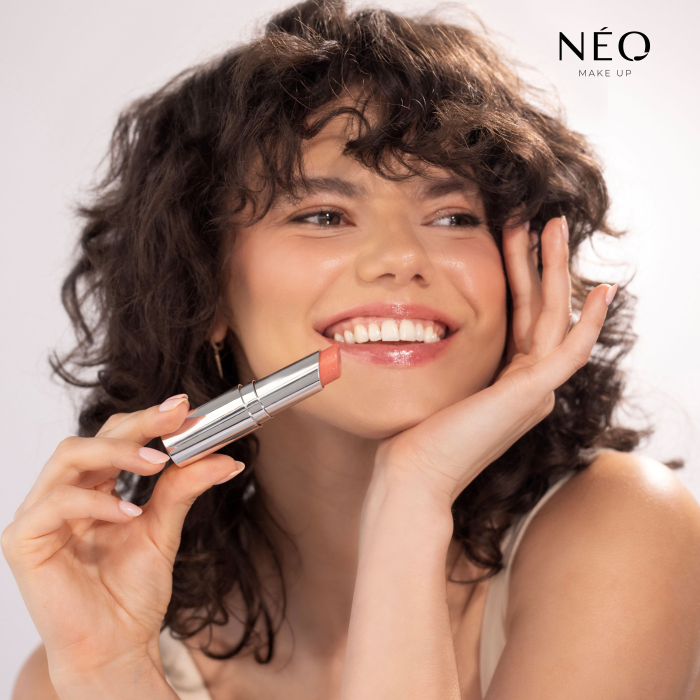 Balsam do ust w sztyfcie Triple Action: 04 GOT SWEET APRICOT