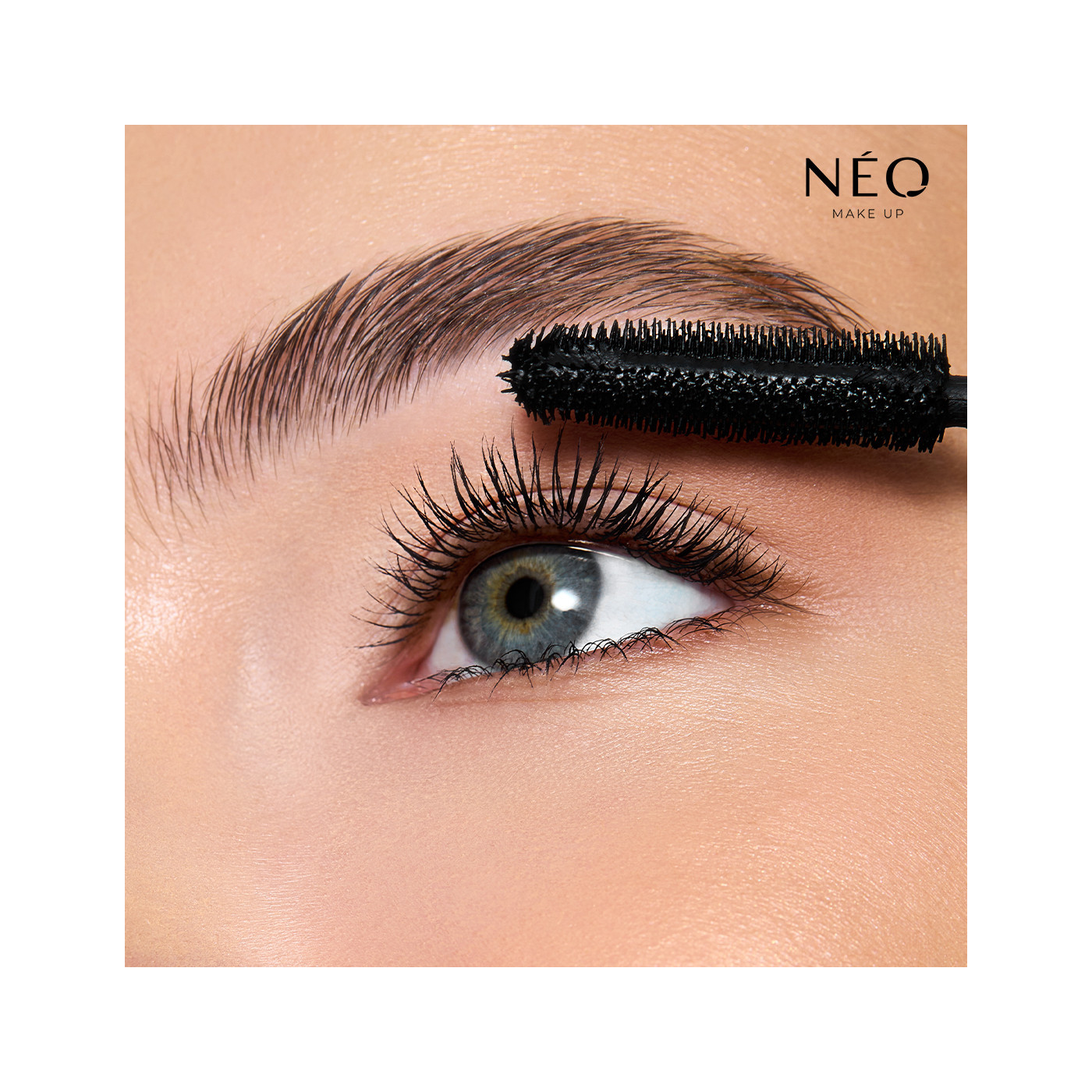 Tusz do rzęs pogrubiający z filtrem anty-HEV: BLACK