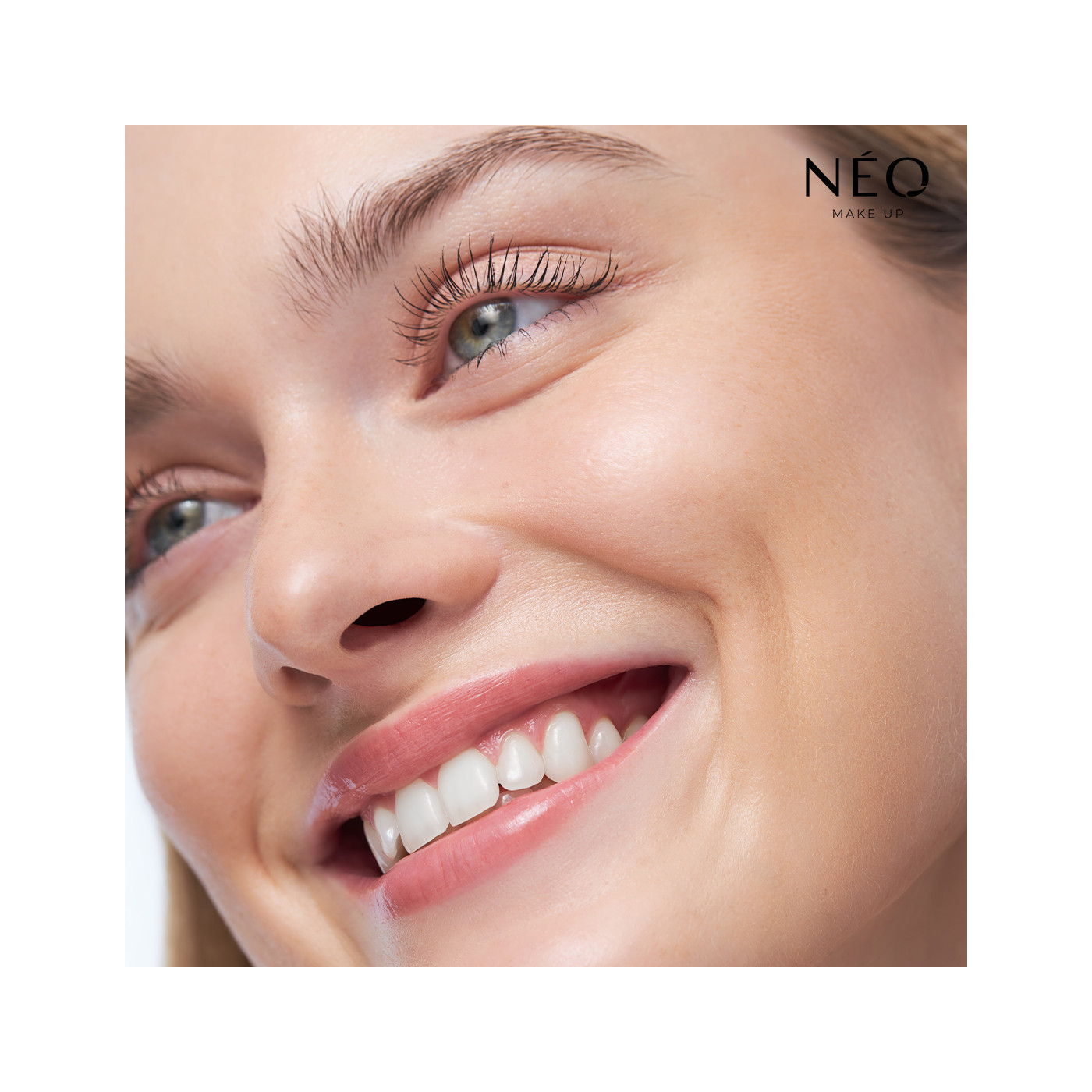 Podkład nawilżający Sheer Foundation: 02 Ivory