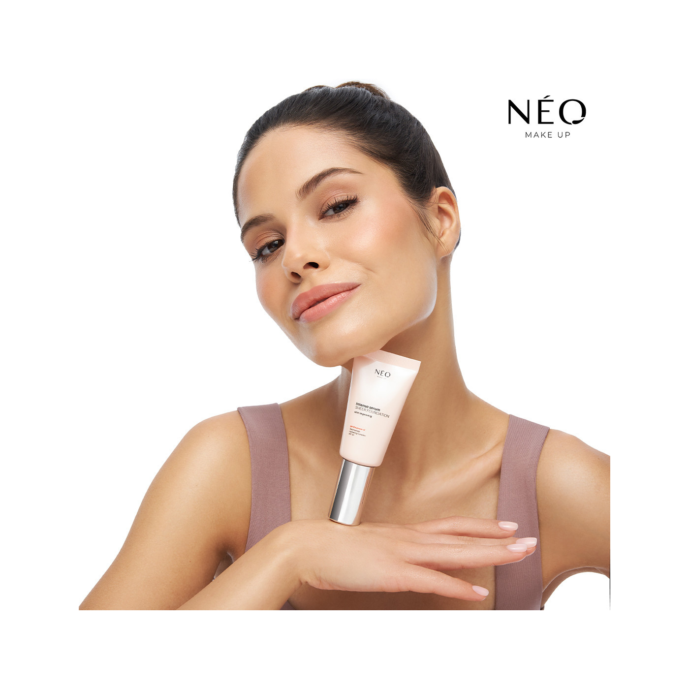 Podkład nawilżający Sheer Foundation: 04 Sand