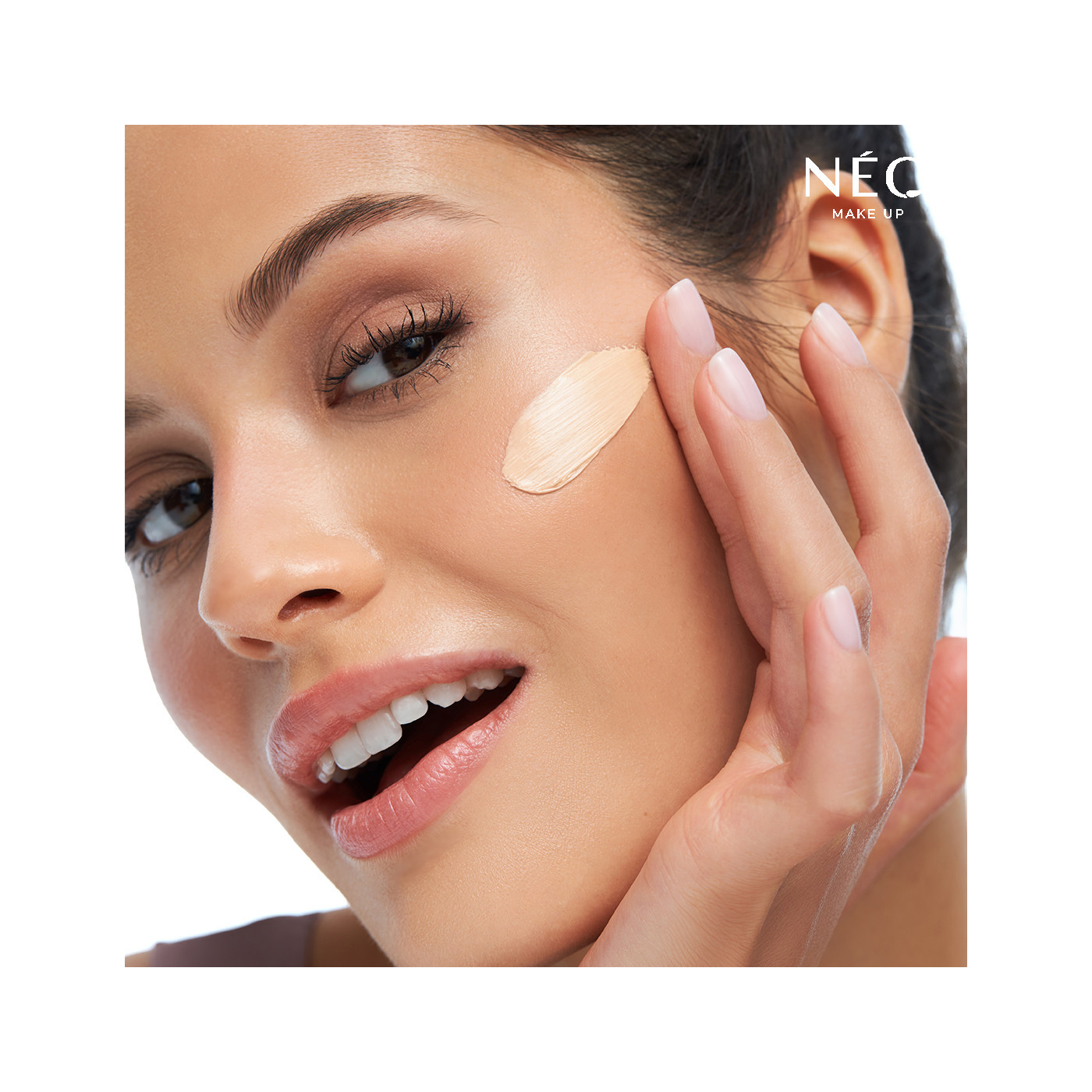 Podkład nawilżający Sheer Foundation: 04 Sand