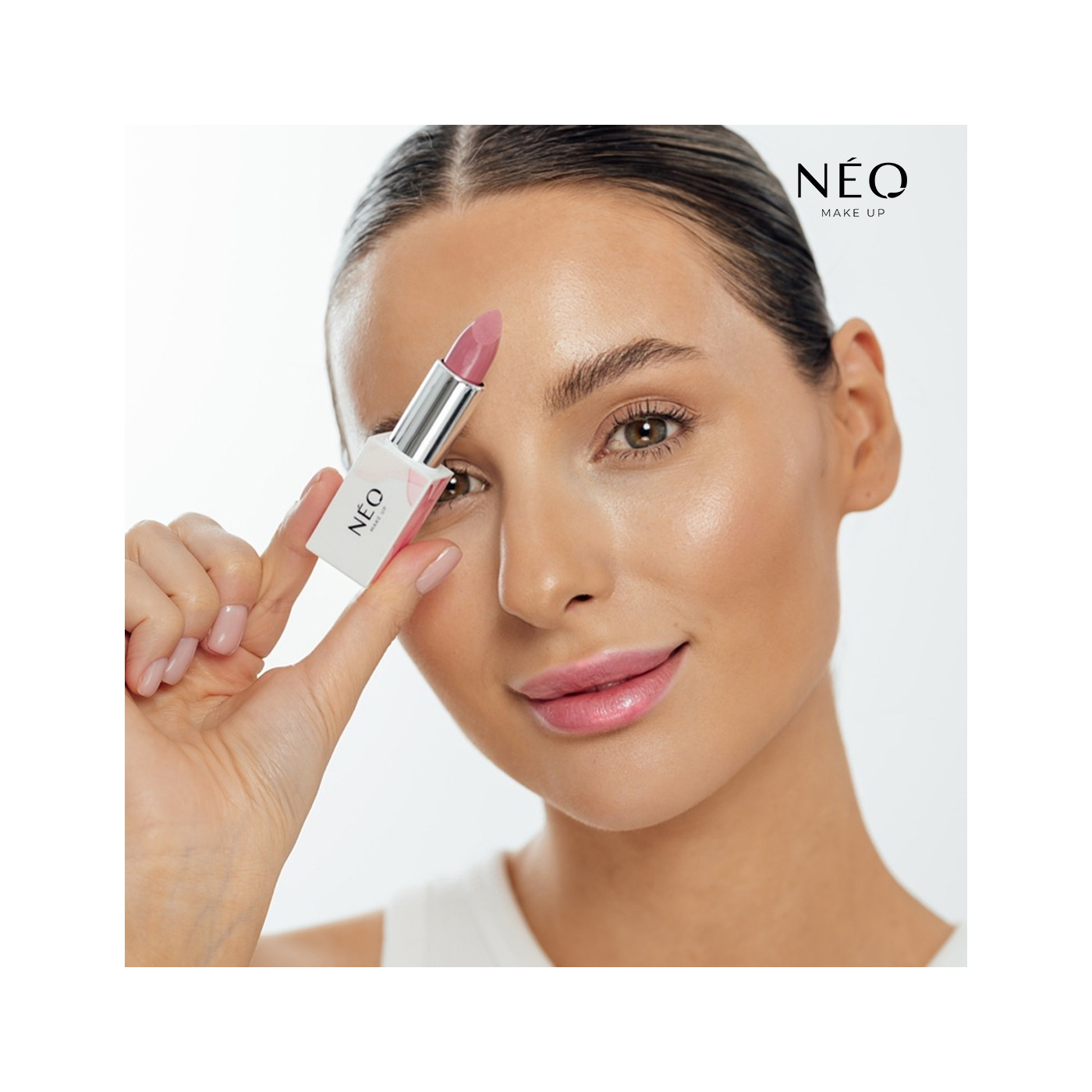 Nawilżająca pomadka Sheer Lipstick 03 Rosy Mist Nawilżająca pomadka Sheer Lipstick 03 Rosy Mist