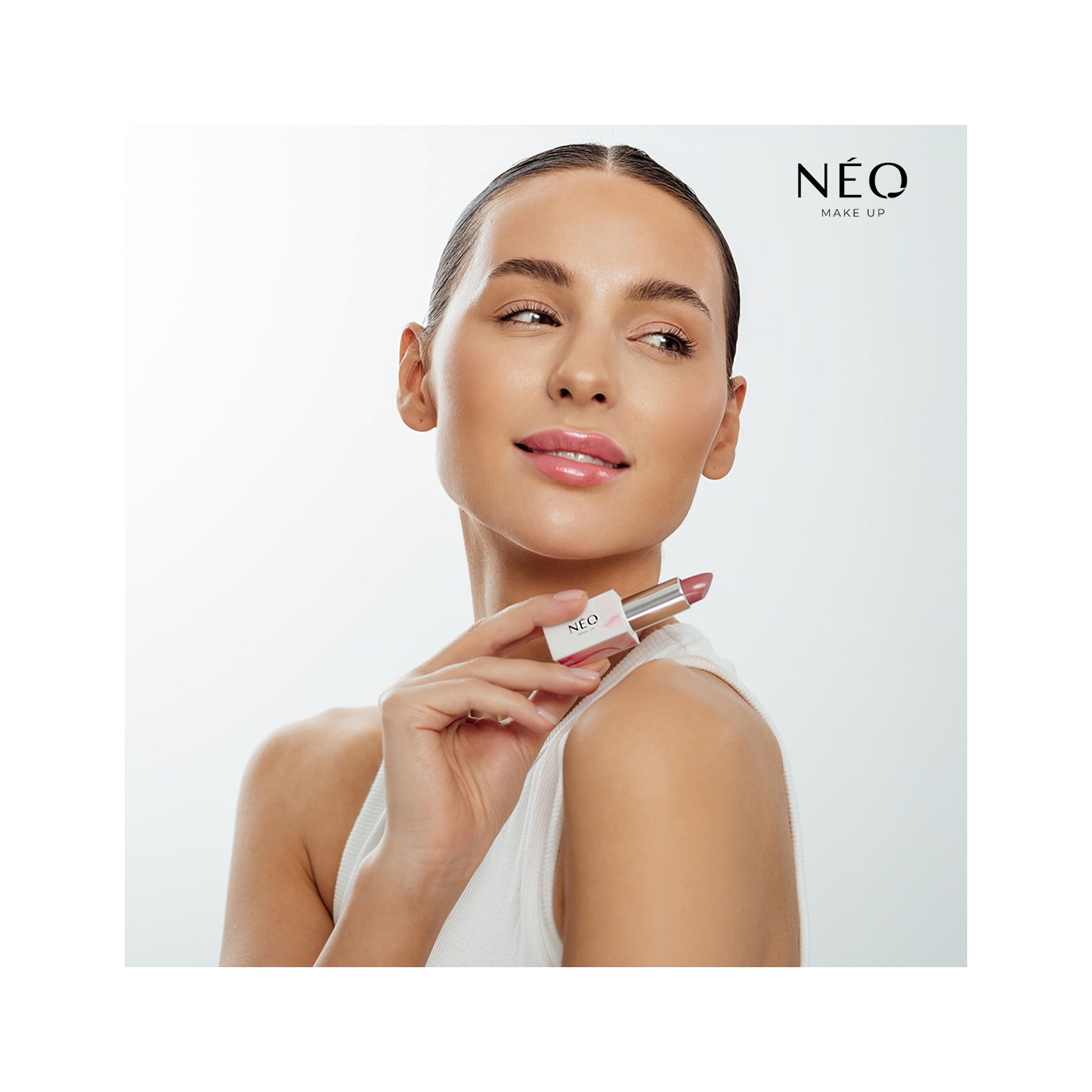 Nawilżająca pomadka Sheer Lipstick 03 Rosy Mist Nawilżająca pomadka Sheer Lipstick 03 Rosy Mist