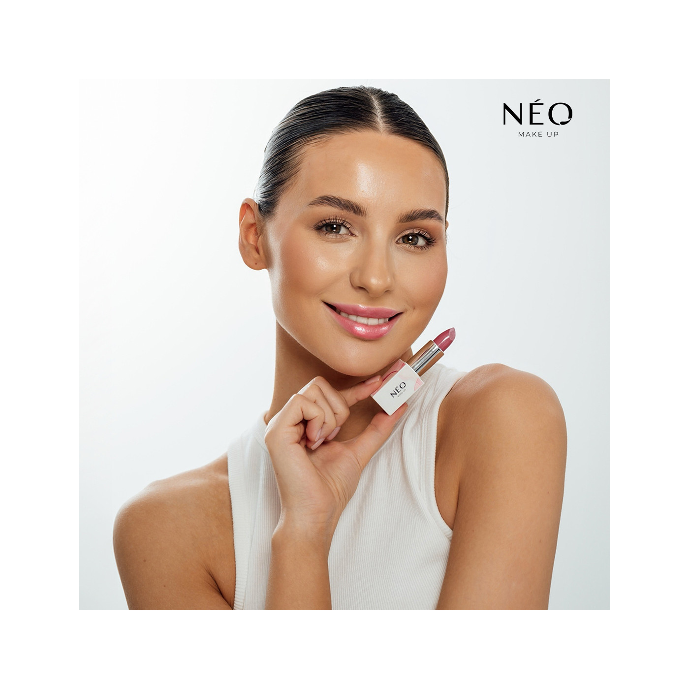 Nawilżająca pomadka Sheer Lipstick 04 Raspberry Pudding