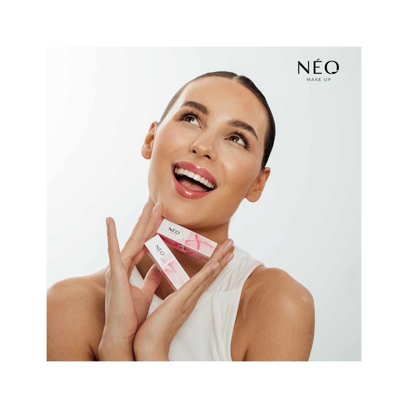 Nawilżająca pomadka Sheer Lipstick 04 Raspberry Pudding