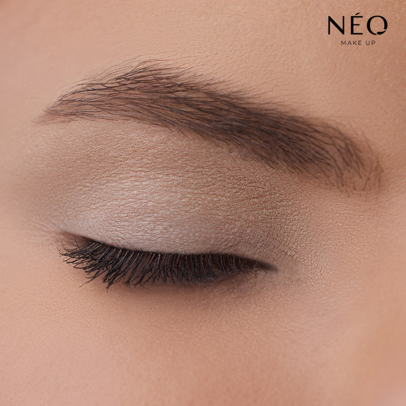 Satynowy cień sypki: 01 MILKY BEIGE