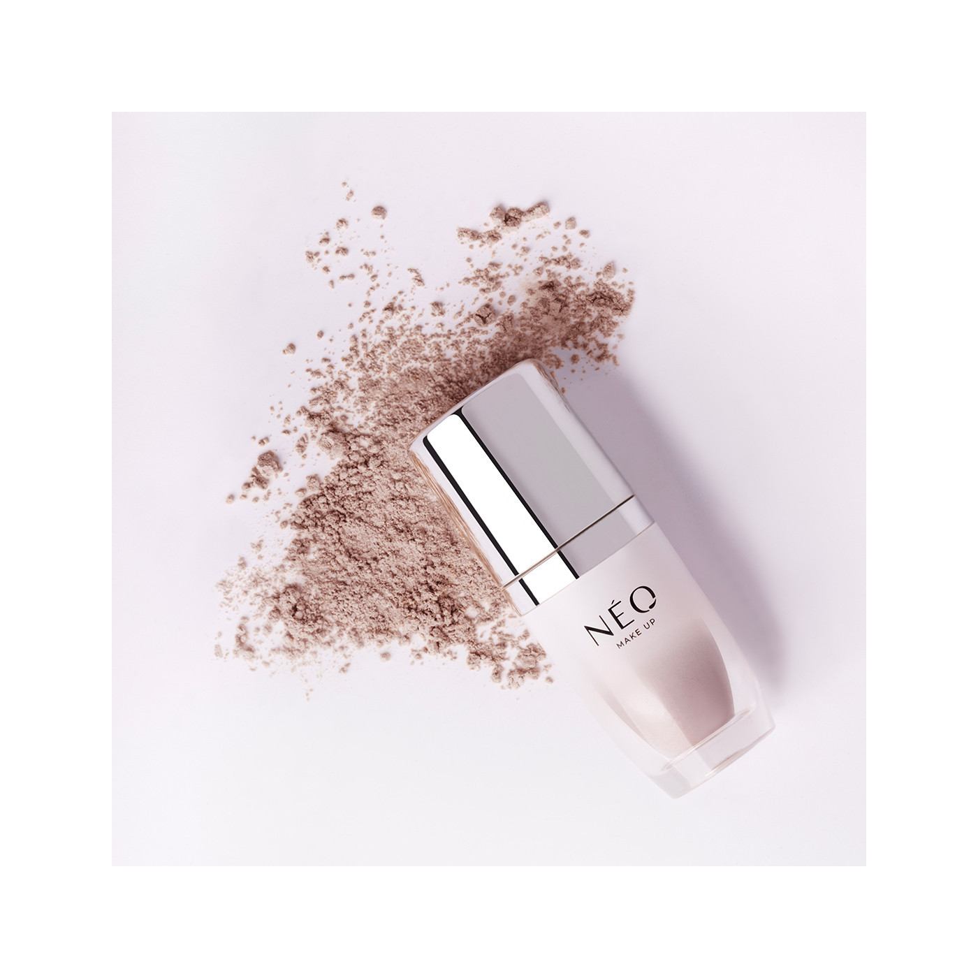 Satynowy cień sypki: 02 PEACHY NUDE