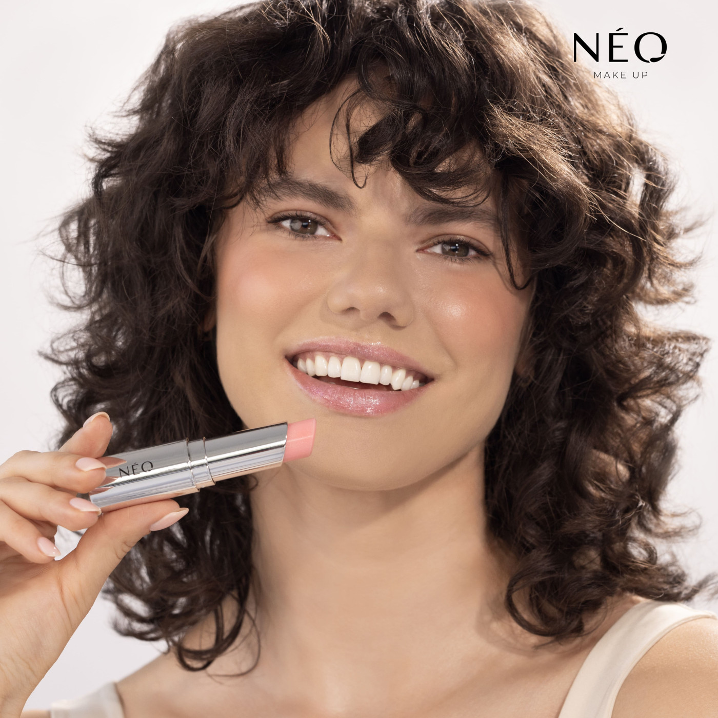 Balsam do ust w sztyfcie Triple Action: 01 THINK CANDY PINK