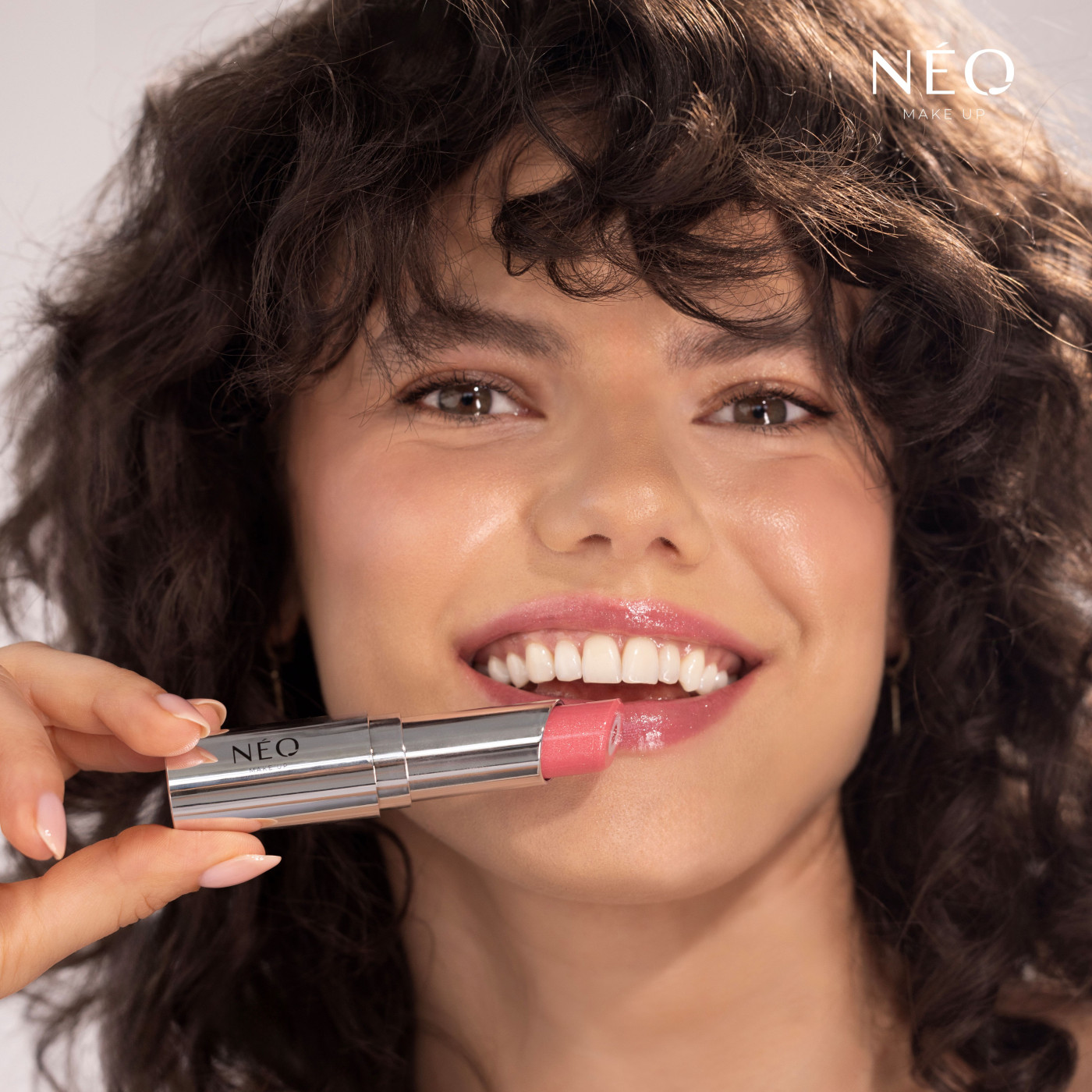 Balsam do ust w sztyfcie Triple Action: 03 VERY GLAM CHERRY Balsam do ust w sztyfcie Triple Action: 03 VERY GLAM CHERRY