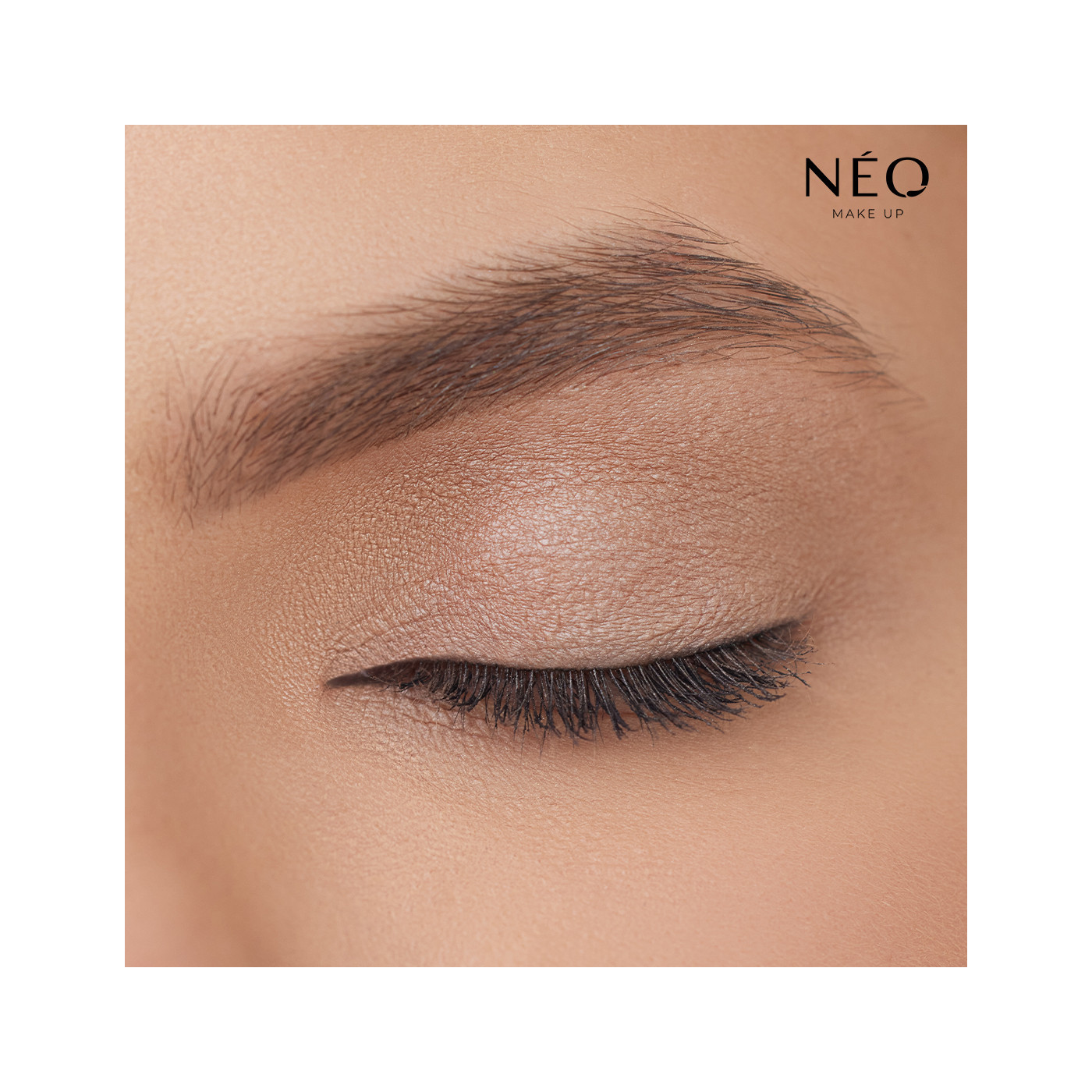 Satynowy cień sypki: 03 SILKY TAUPE