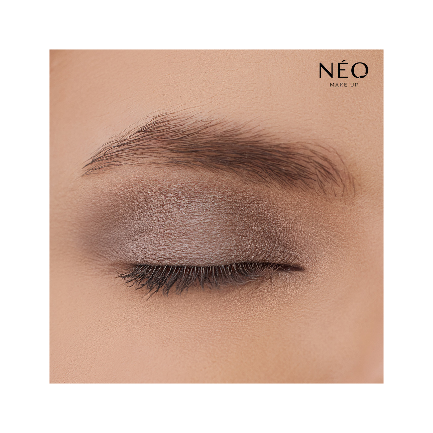 Satynowy cień sypki: 04 SOFT HAZEL