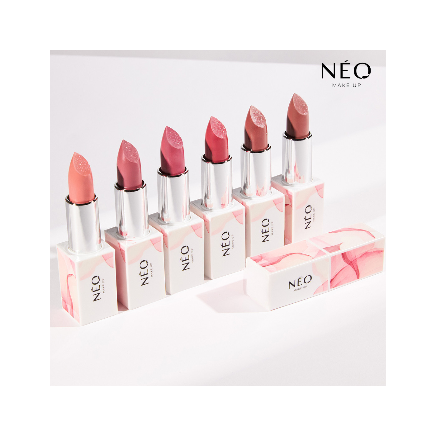 Nawilżająca pomadka Sheer Lipstick 01 Honey Veil